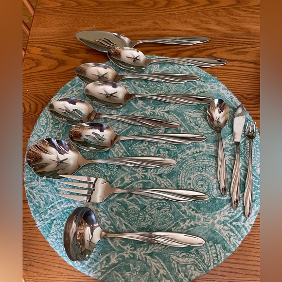 12 PIECE Oneida SERVING SET - Picture 1 of 1